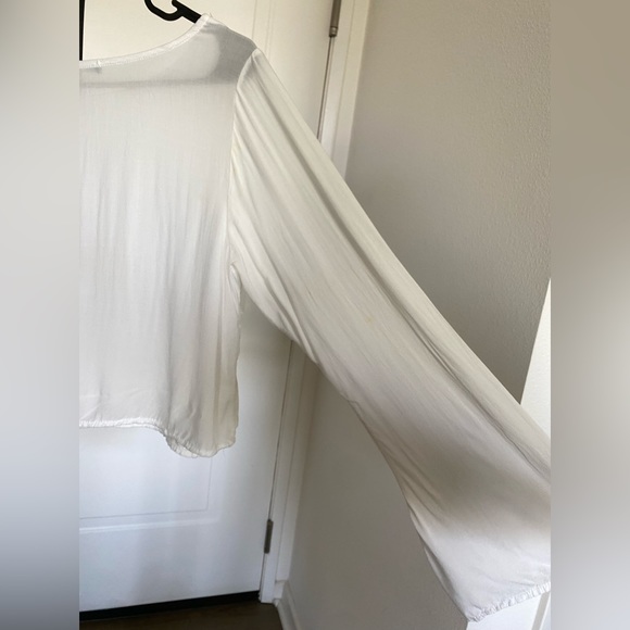 BRANDY MELVILLE White long sleeve/bell sleeve crop top - Picture 4 of 6